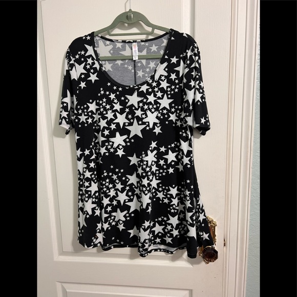 LuLaRoe top - Picture 1 of 4